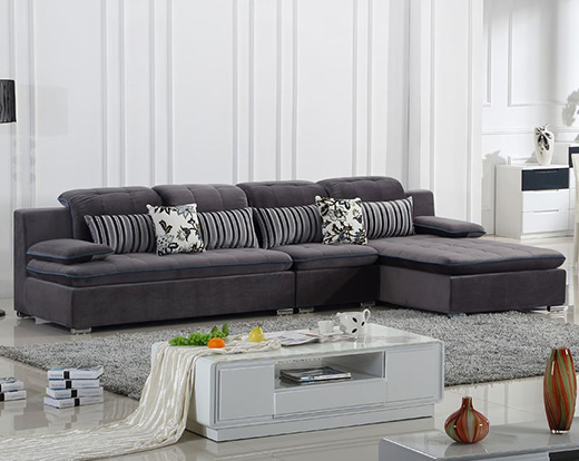 家庭裝修中，要學會搭配深灰色沙發的沙發墊
