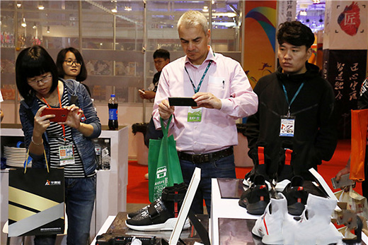 用創(chuàng)意給鞋服“賦能” 工業(yè)設(shè)計(jì)館首秀體博會