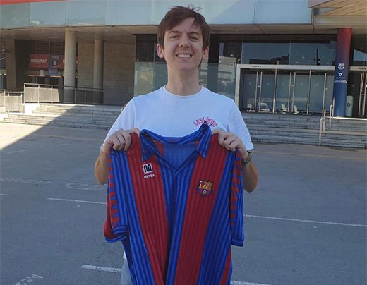 一件著名泳衣品牌設(shè)計(jì)的球衣,如何成為巴薩的永恒經(jīng)典